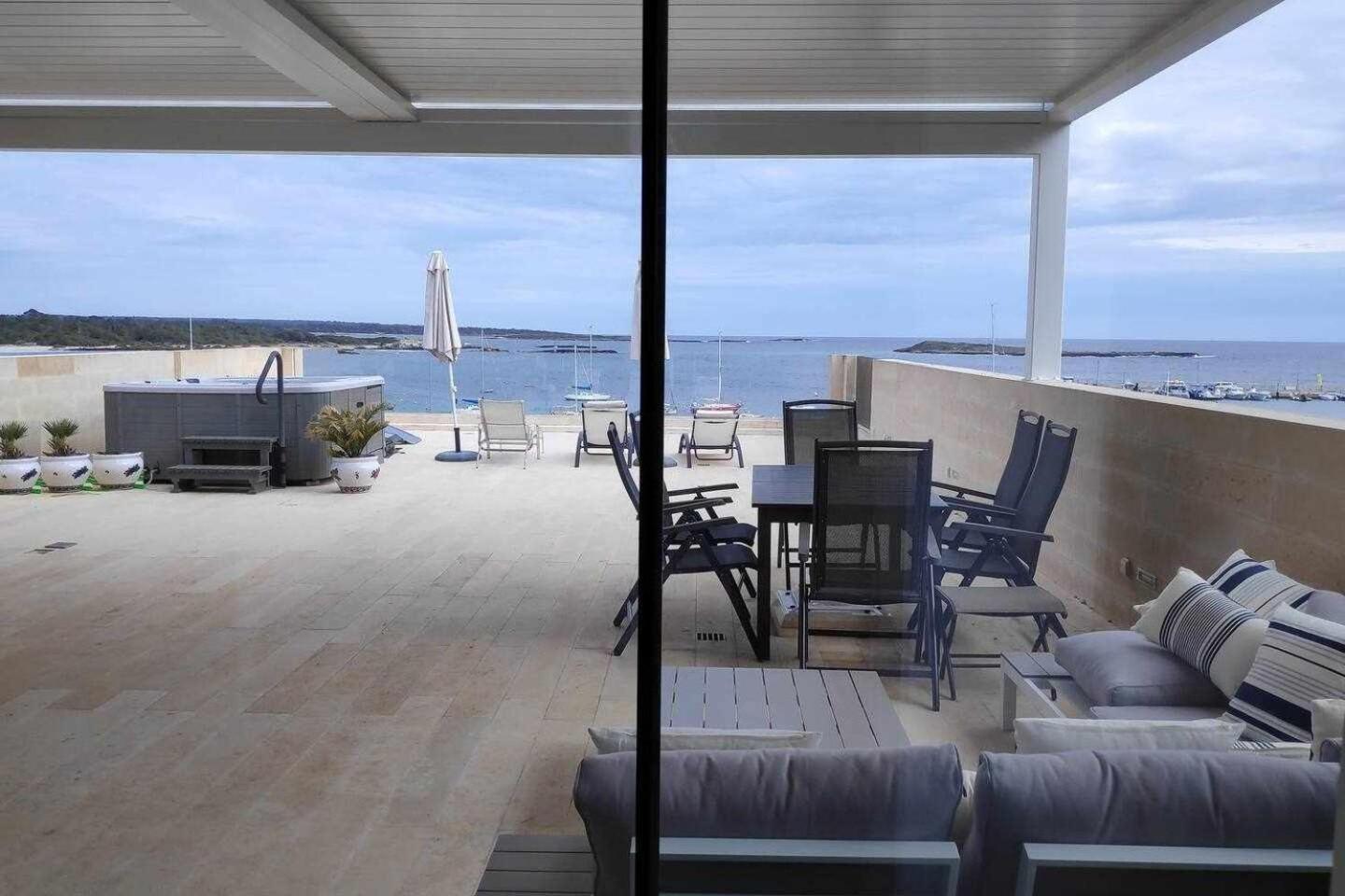 Beachfront Es Turo Apartment Colonia de Sant Jordi Стая снимка