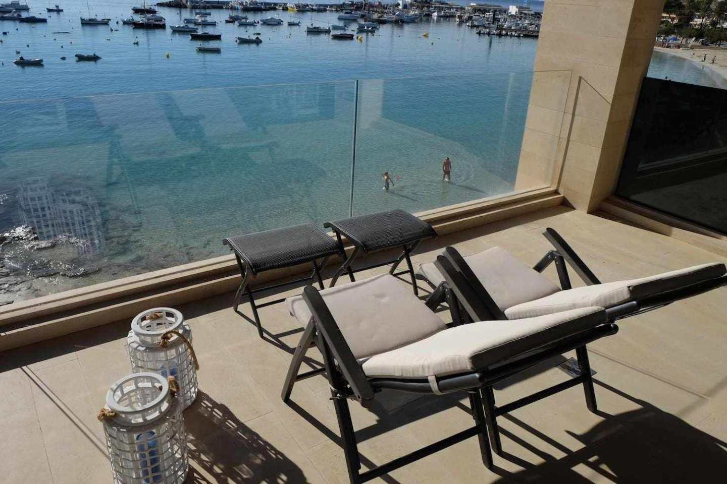 Beachfront Es Turo Apartment Colonia de Sant Jordi Стая снимка