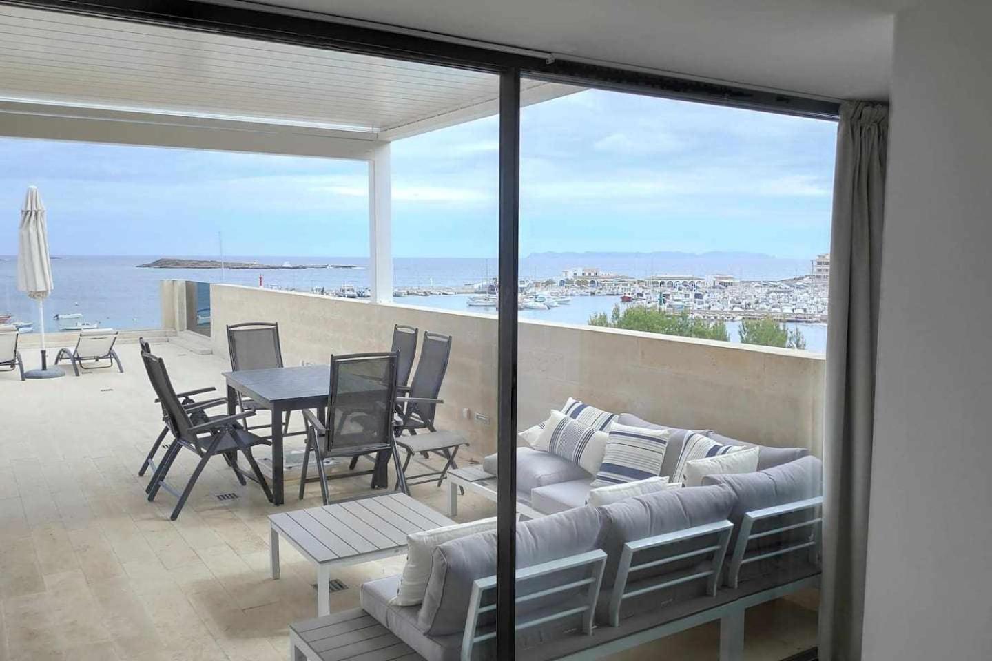 Beachfront Es Turo Apartment Colonia de Sant Jordi Стая снимка